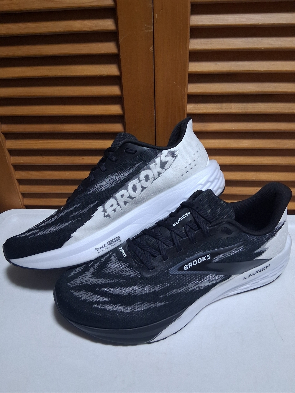 Brooks Launch 11 Black White Men's Running Shoe * Size 12.5 (2E) Wide *NWOB